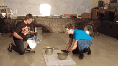 실내에서 만드는 토네이도.gif | 인스티즈