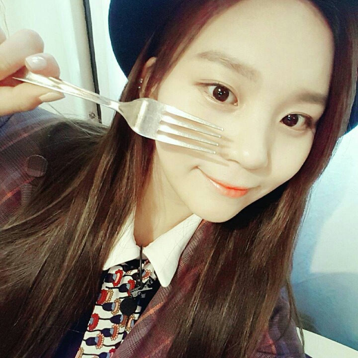 여자친구 엄지 | 인스티즈