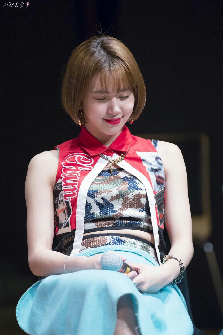 트와이스 채영의 옷태 잘나는 직각어깨.jpg | 인스티즈