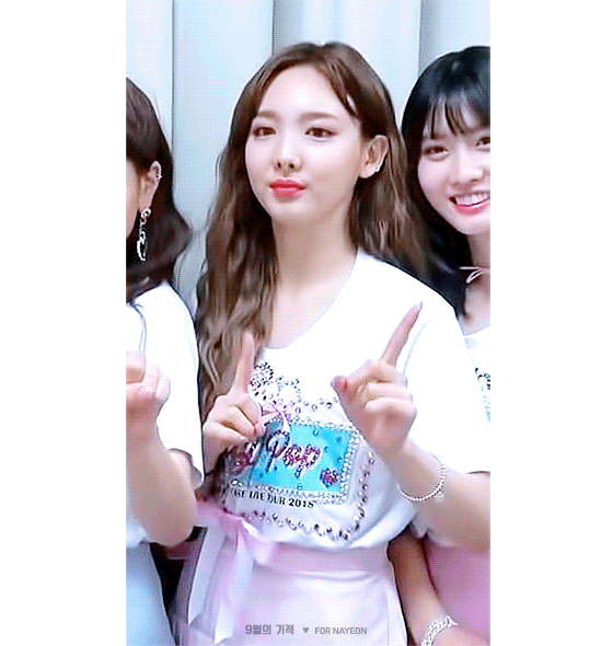 제목이 생각 안나서 그냥 다 털어내는 나연이 짤 | 인스티즈