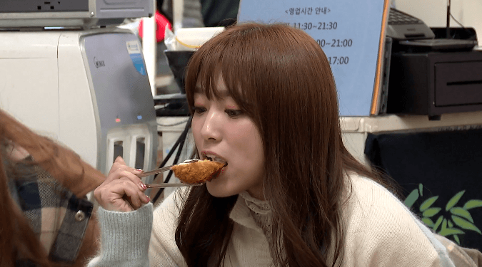 골목식당 돈까스집 시식단으로 방문한 아이즈원(+개오리).jpgif | 인스티즈