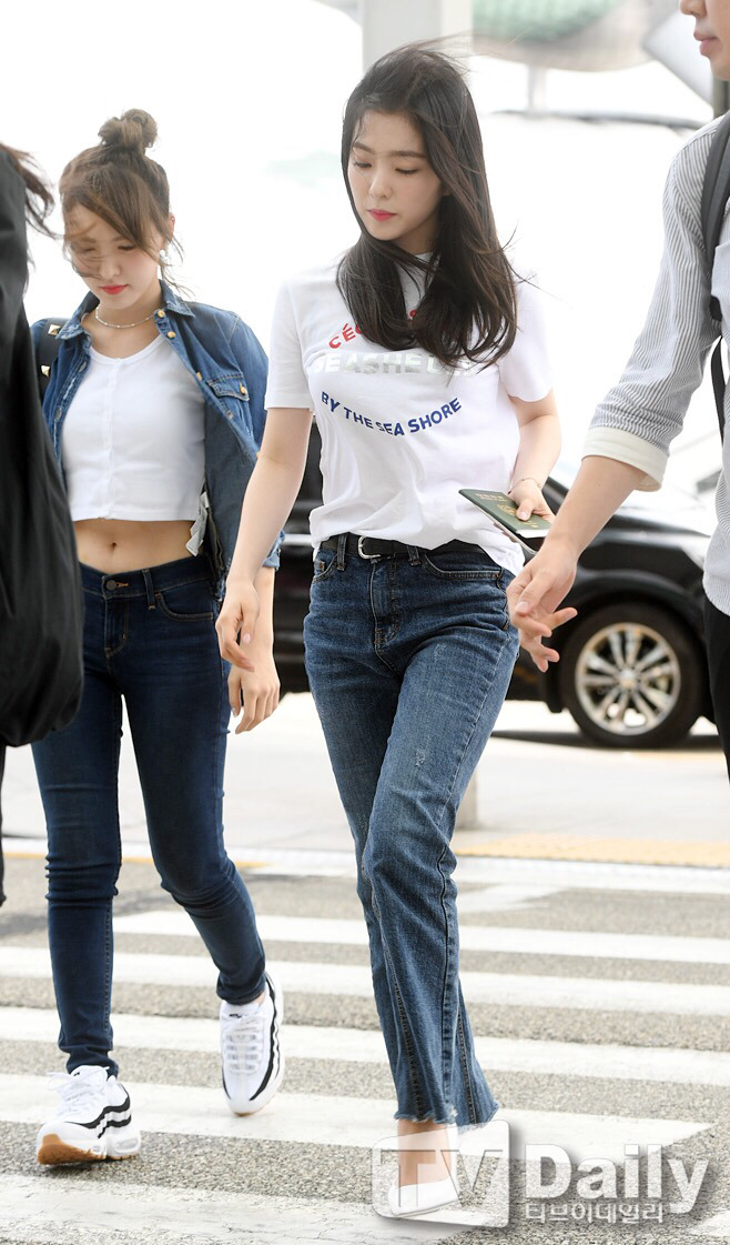 바람 부는 공항의 아이린.jpg | 인스티즈