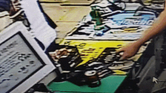 숨막히는 편의점 심리전ㄷㄷ.gif | 인스티즈