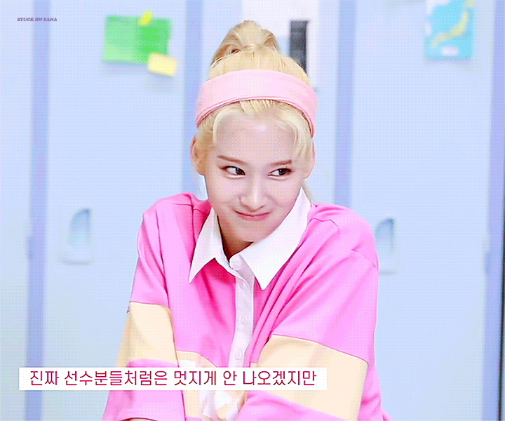 2020 시즌그리팅 촬영하는 사나.gif | 인스티즈