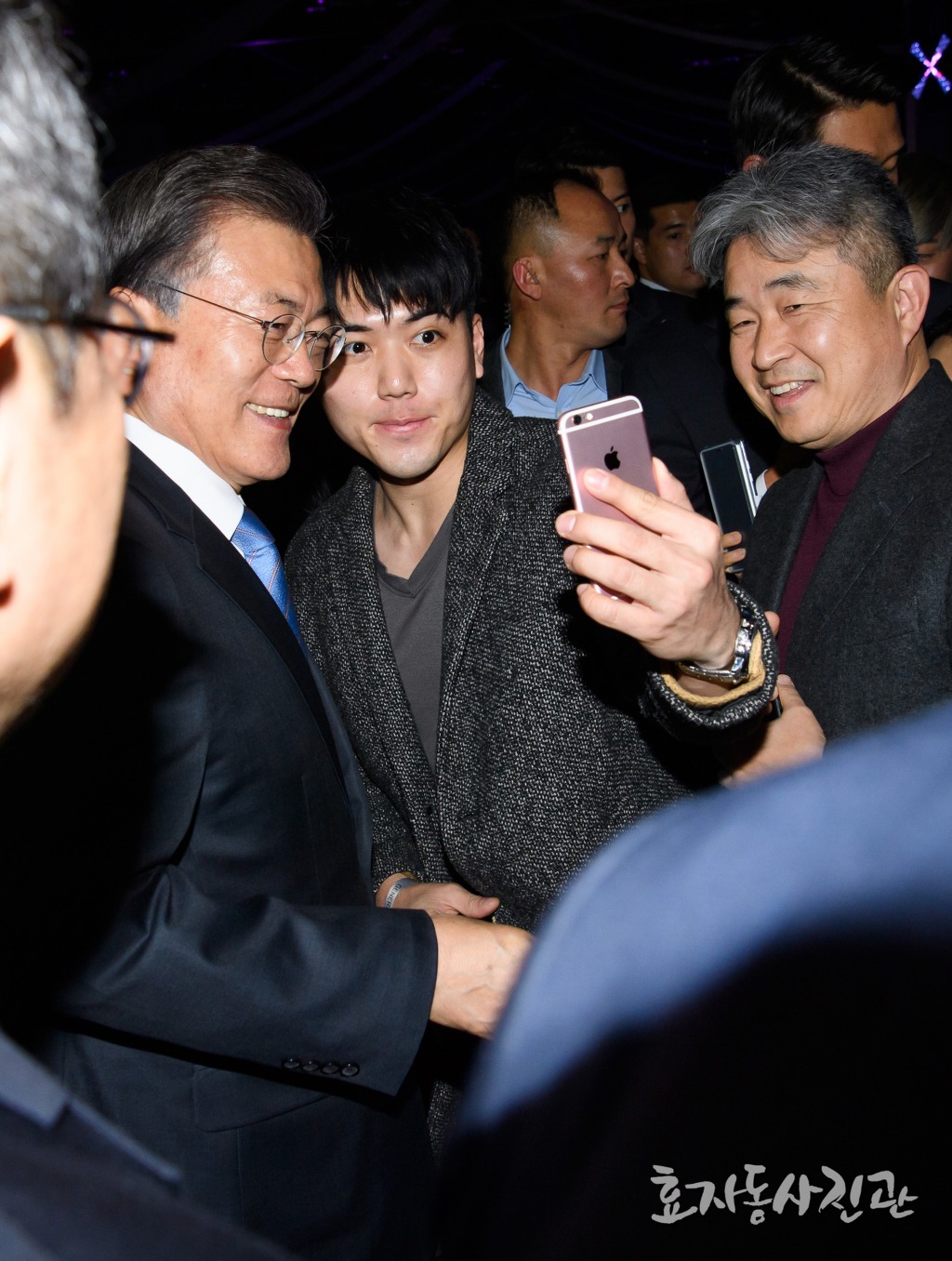 효자동 사진관) 오늘 문재인대통령과 셀카찍은 사람들(ft. 코엑스 벤처창업 페스티벌) | 인스티즈