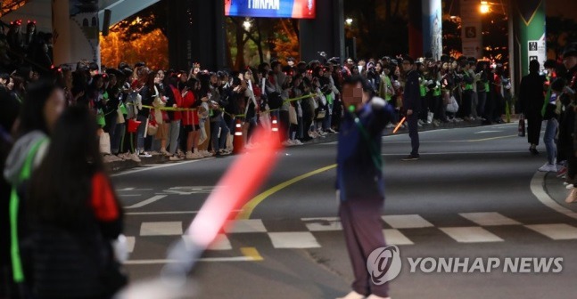 우루과이전 경기 후 팬들 모습 gif | 인스티즈
