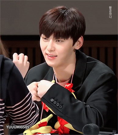[워너원] 20cm 진한 아이컨텍을 받을수 있다는 황민현 팬싸모습 | 인스티즈