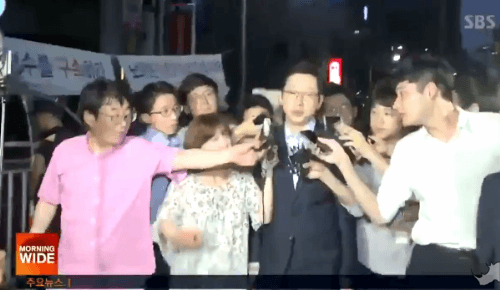 정치인이 폭행 당했는데 조-용.gif | 인스티즈