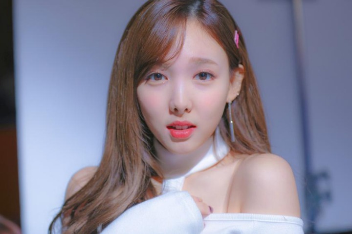 트와이스 하트셰이커 뮤비촬영장 사진 난사하는 네이버 스타캐스트 | 인스티즈